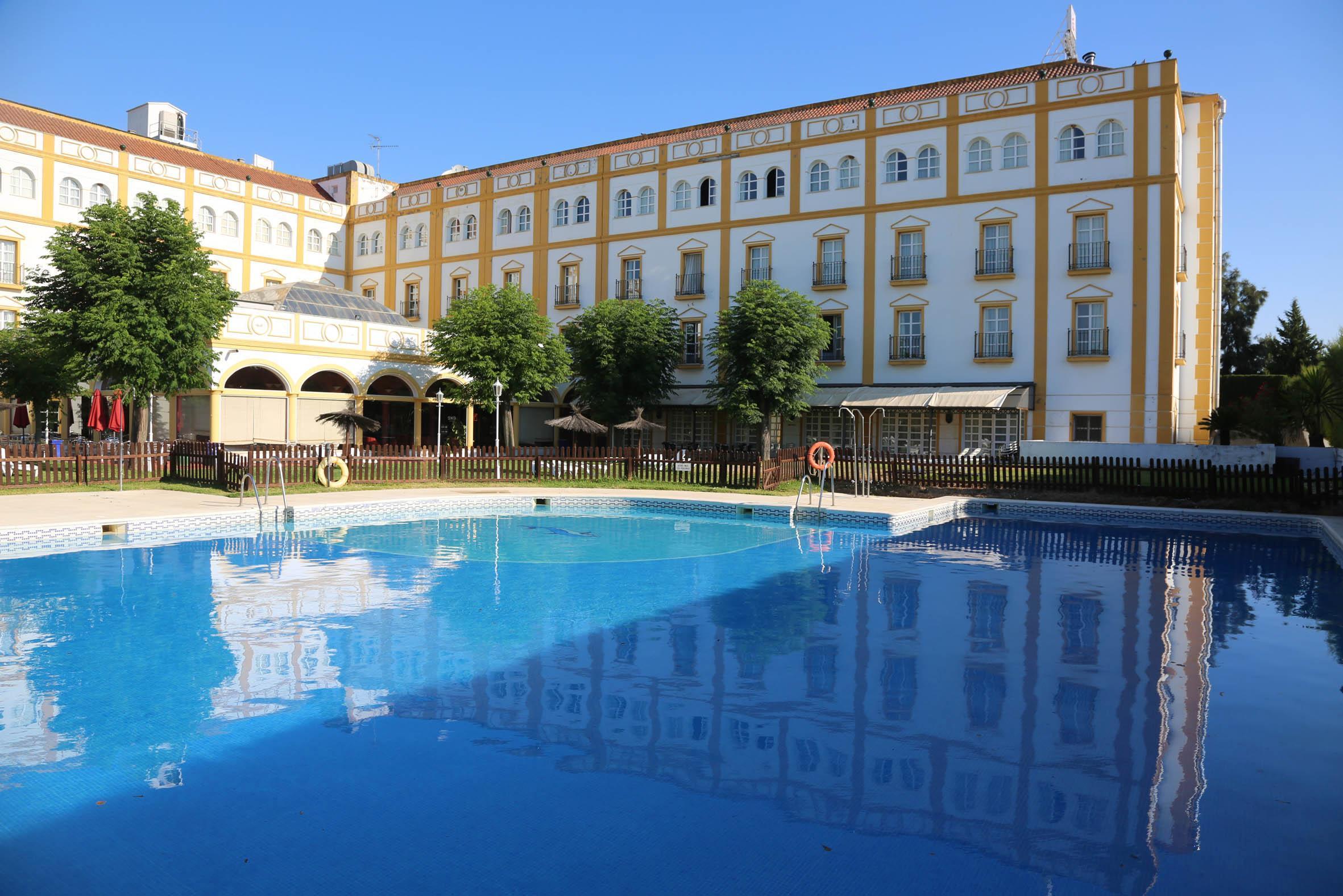 Exe Gran Hotel Solucar Sanlúcar la Mayor Exterior foto