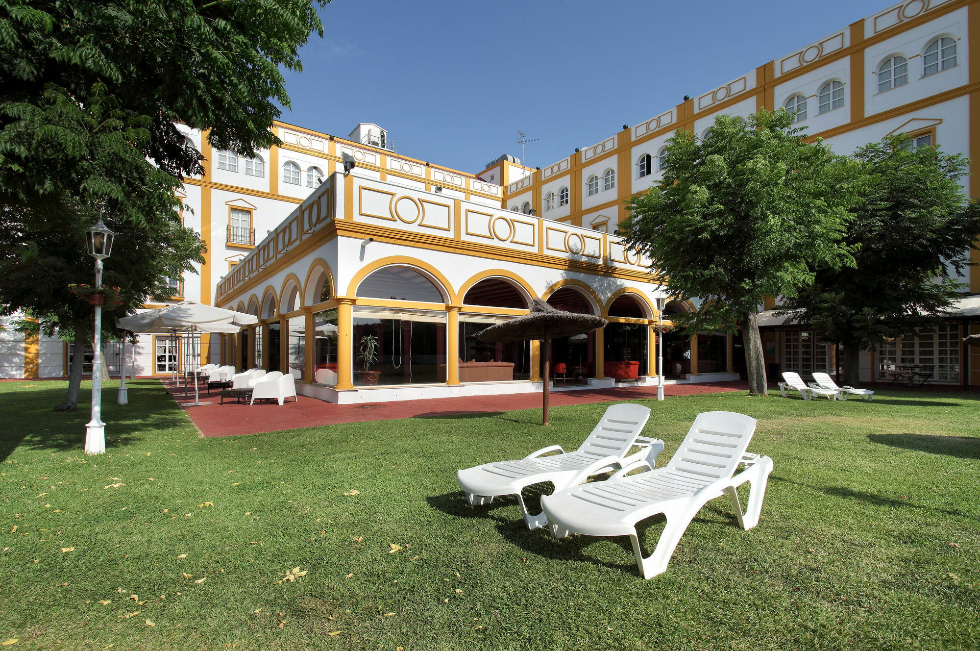 Exe Gran Hotel Solucar Sanlúcar la Mayor Exterior foto