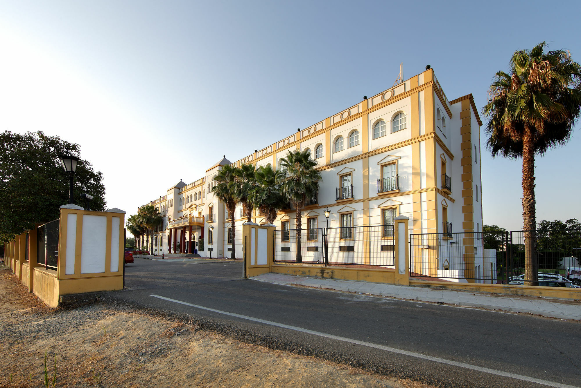 Exe Gran Hotel Solucar Sanlúcar la Mayor Exterior foto