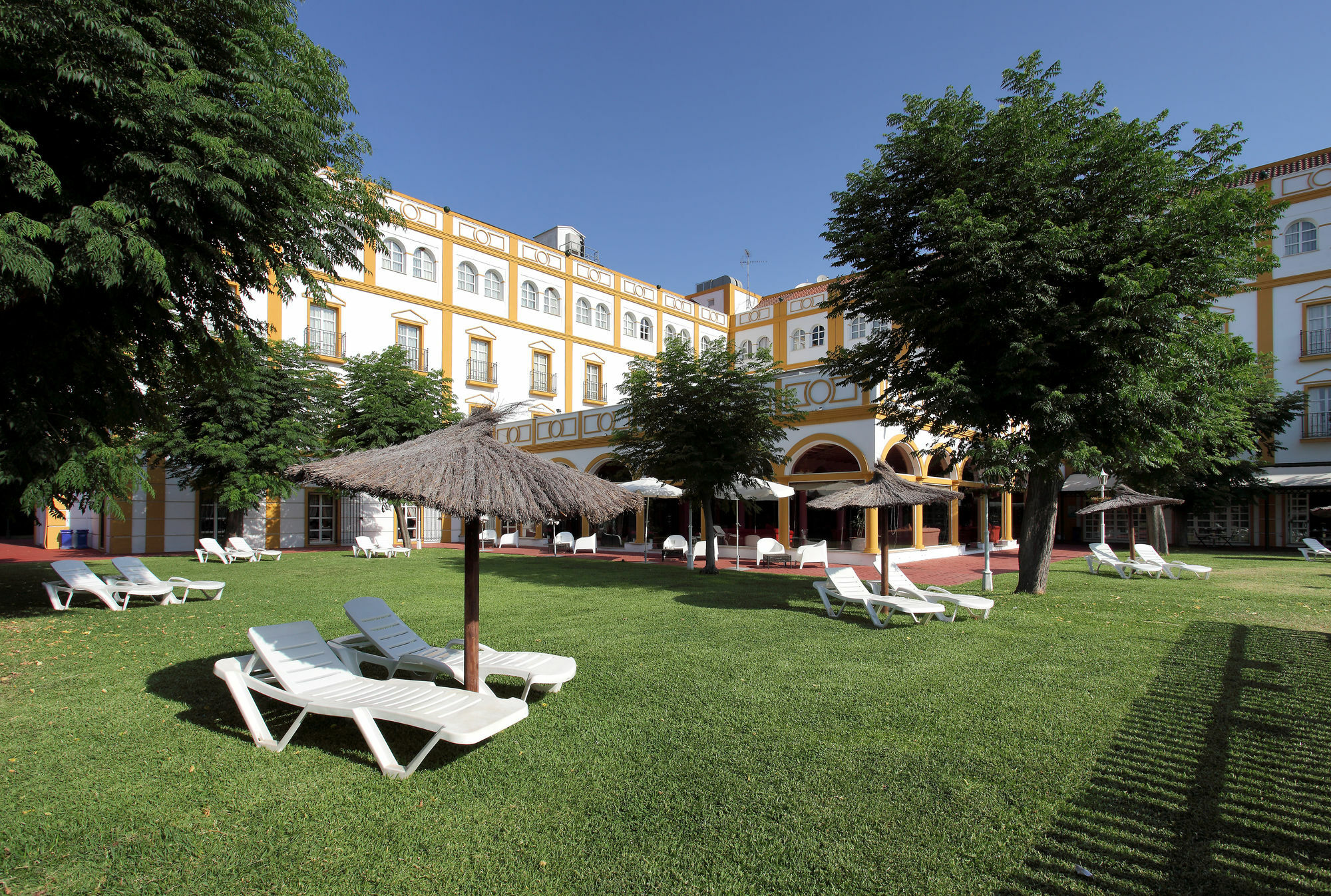 Exe Gran Hotel Solucar Sanlúcar la Mayor Exterior foto